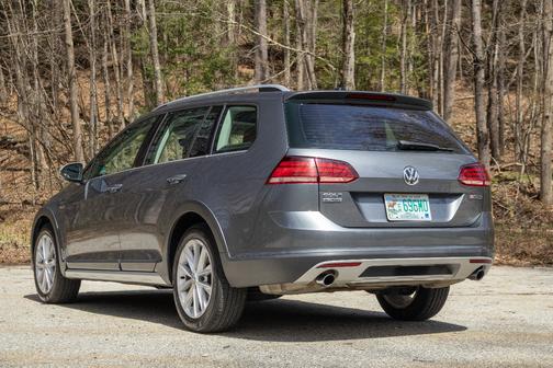 Gray 2019 Volkswagen Golf Alltrack TSI SE