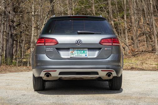 Gray 2019 Volkswagen Golf Alltrack TSI SE