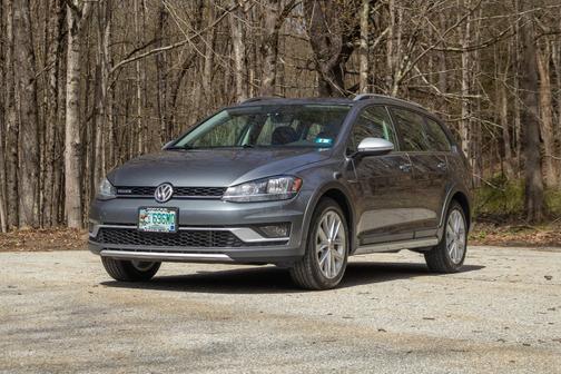 Gray 2019 Volkswagen Golf Alltrack TSI SE