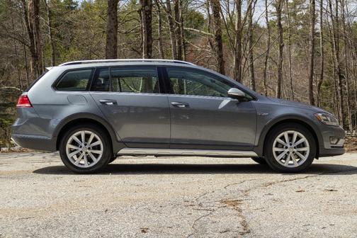 Gray 2019 Volkswagen Golf Alltrack TSI SE