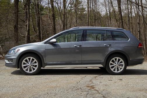 Gray 2019 Volkswagen Golf Alltrack TSI SE