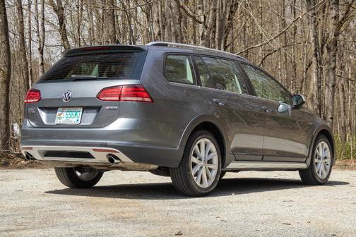 Gray 2019 Volkswagen Golf Alltrack TSI SE