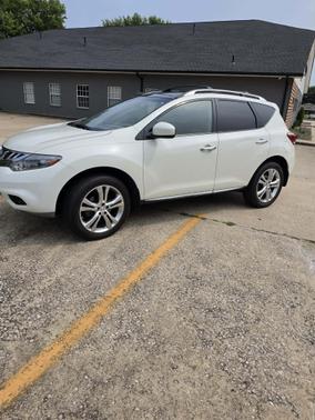 White 2011 Nissan Murano LE