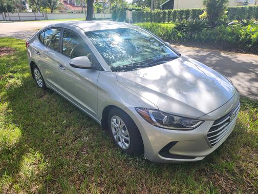 2018 Hyundai ELANTRA SE