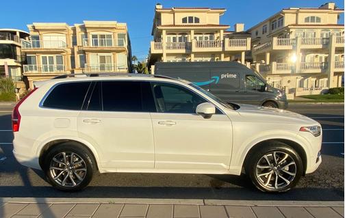 White 2016 Volvo XC90 T6 Momentum