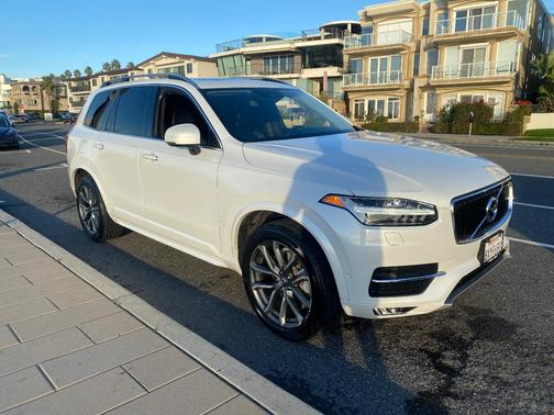 White 2016 Volvo XC90 T6 Momentum