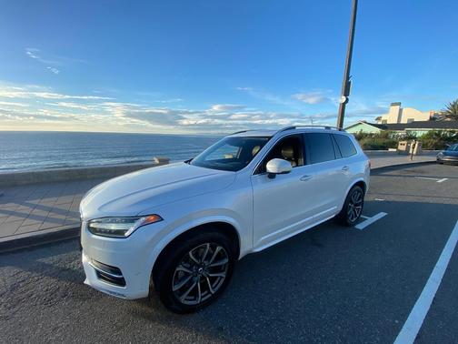 White 2016 Volvo XC90 T6 Momentum