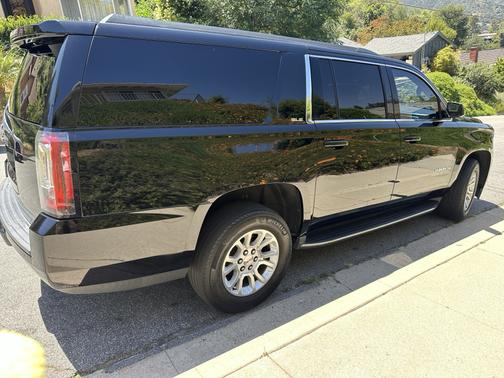 Black 2019 GMC Yukon XL SLE