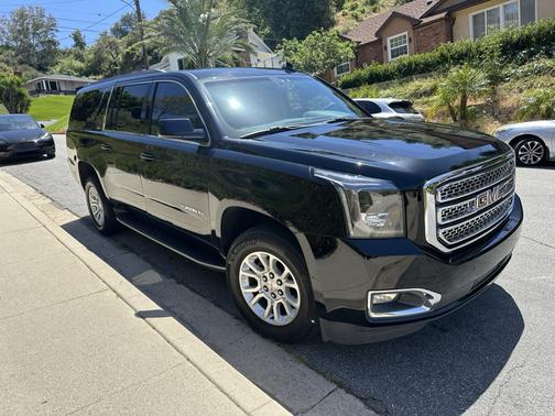 Black 2019 GMC Yukon XL SLE