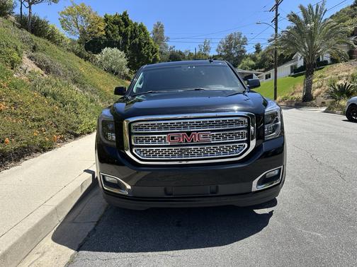 Black 2019 GMC Yukon XL SLE