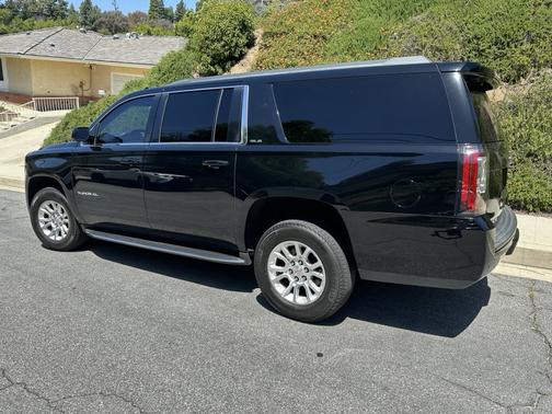 Black 2019 GMC Yukon XL SLE