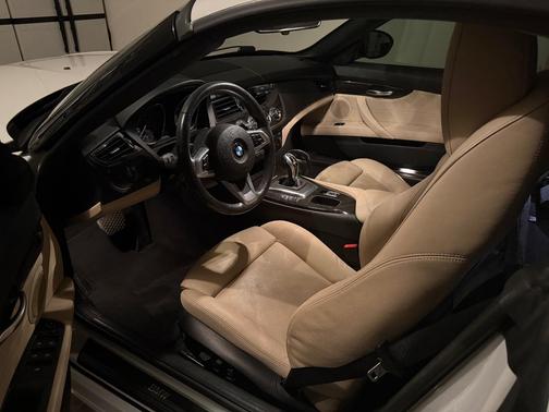 White 2016 BMW Z4 sDrive28i
