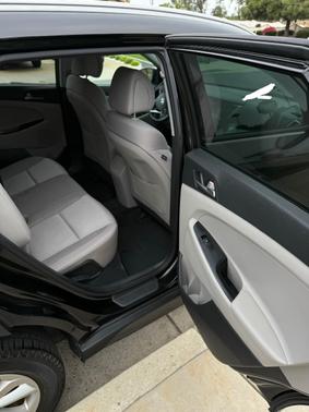 Black 2016 Hyundai TUCSON SE