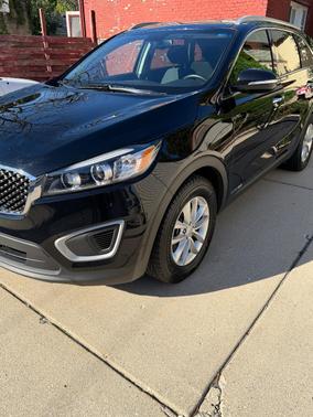 Black 2018 Kia Sorento LX