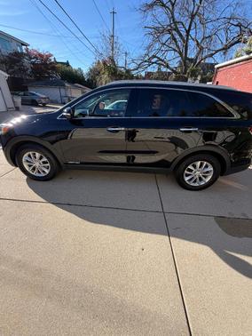 Black 2018 Kia Sorento LX