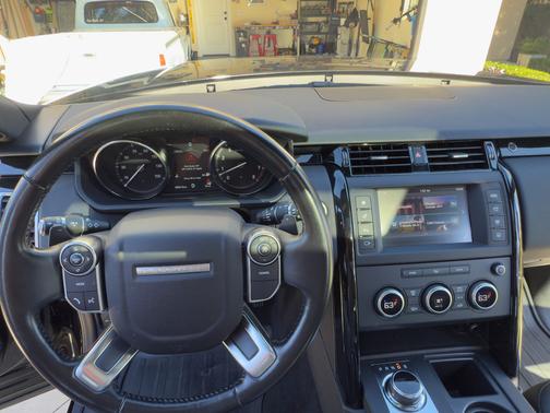 2017 Land Rover Discovery SE