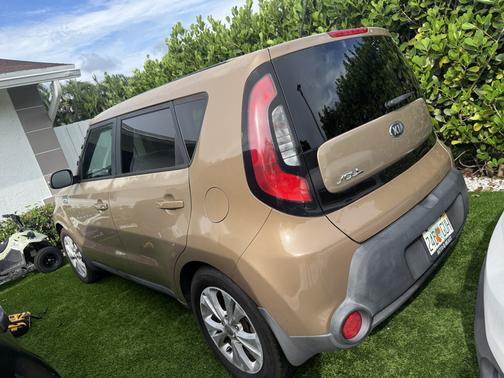 Beige 2014 Kia Soul +