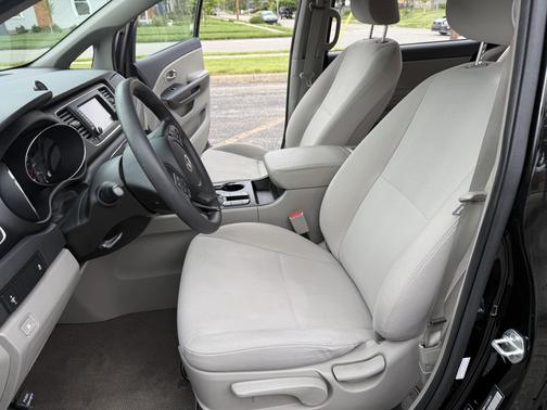 Black 2020 Kia Sedona L
