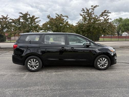 Black 2020 Kia Sedona L