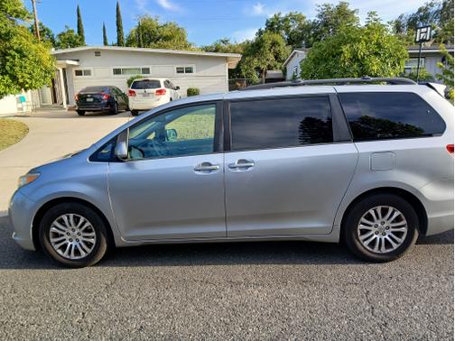 2012 Toyota Sienna XLE