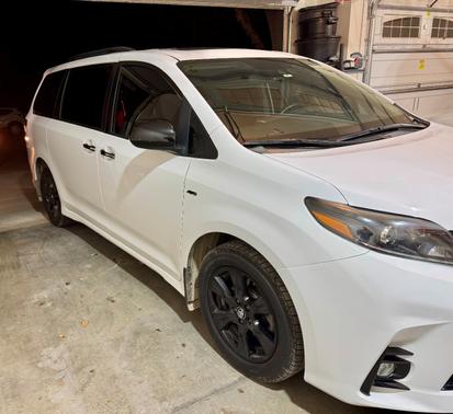 2020 Toyota Sienna SE Premium