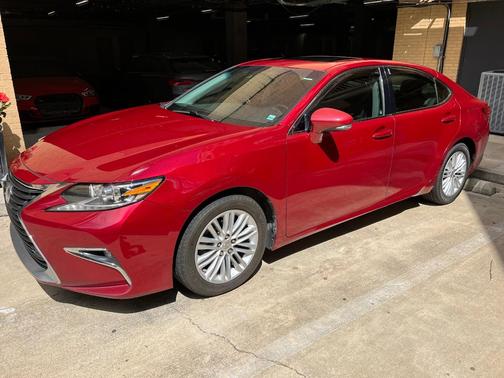 Red 2017 Lexus ES 350 Base