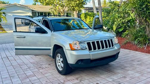 Beige 2008 Jeep Grand Cherokee Laredo
