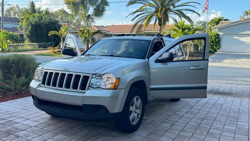 Beige 2008 Jeep Grand Cherokee Laredo