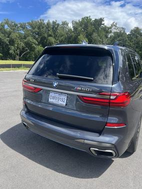 2022 BMW X7 M50i