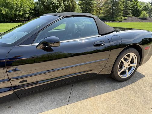 2004 Chevrolet Corvette Base