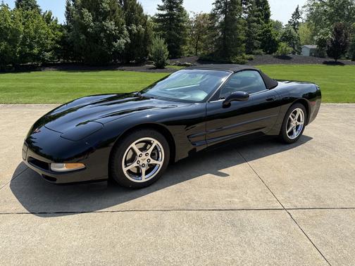 2004 Chevrolet Corvette Base