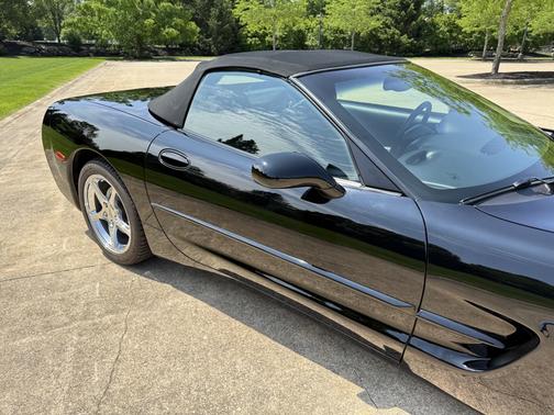 2004 Chevrolet Corvette Base
