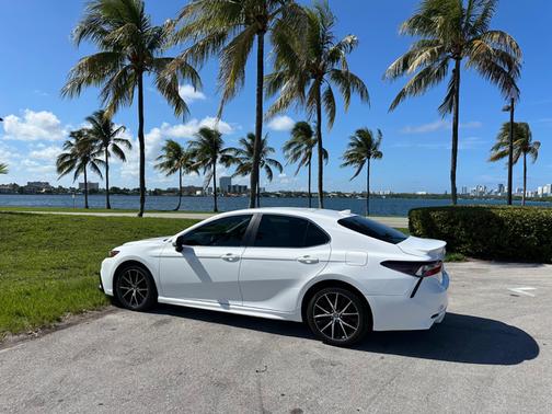 White 2022 Toyota Camry Hybrid SE