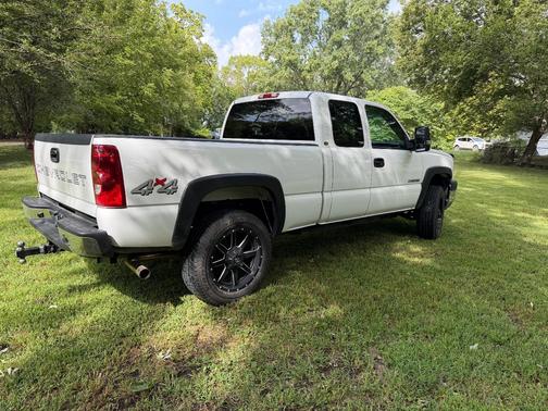 White 2003 Chevrolet Silverado 2500 H/D Extended Cab