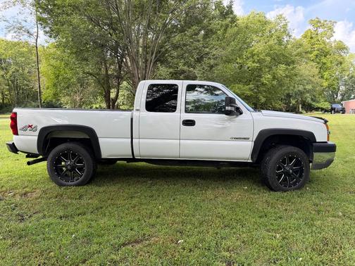 White 2003 Chevrolet Silverado 2500 H/D Extended Cab