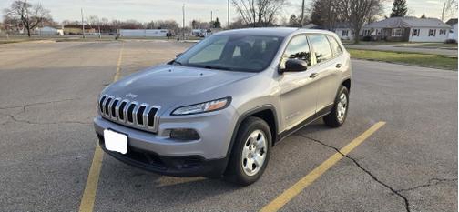 Silver 2015 Jeep Cherokee Sport