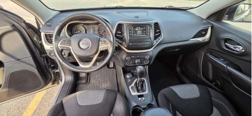 Silver 2015 Jeep Cherokee Sport