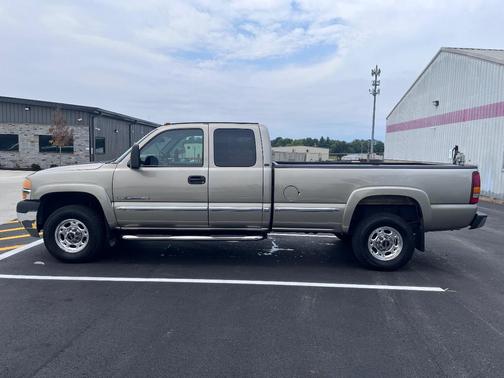 Beige 2002 GMC Sierra 2500 SLE H/D Extended Cab