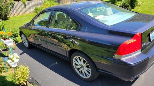 Blue 2005 Volvo S60 2.4