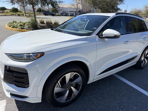 2025 Audi Q6 e-tron Premium Plus quattro