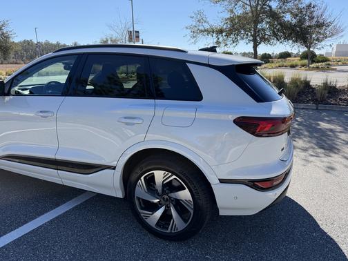 2025 Audi Q6 e-tron Premium Plus quattro