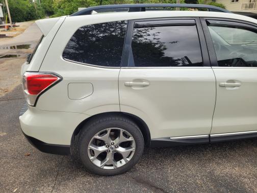 White 2017 Subaru Forester 2.5i Touring