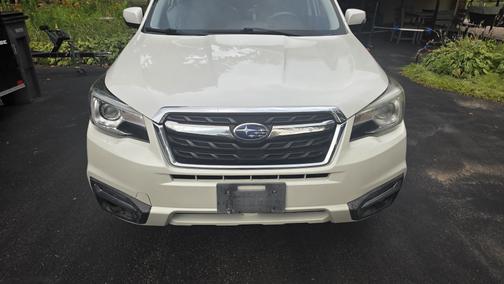 White 2017 Subaru Forester 2.5i Touring