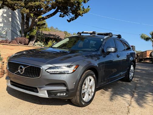2018 Volvo V90 Cross Country T5