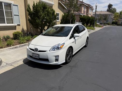 White 2010 Toyota Prius V