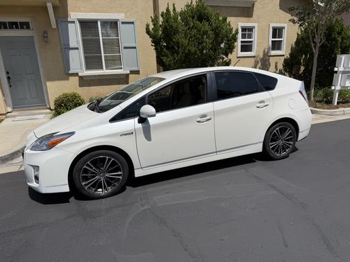 White 2010 Toyota Prius V