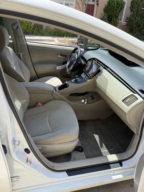 White 2010 Toyota Prius V