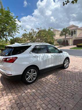 White 2019 Chevrolet Equinox Premier