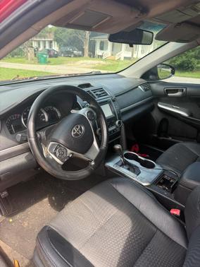Red 2014 Toyota Camry SE