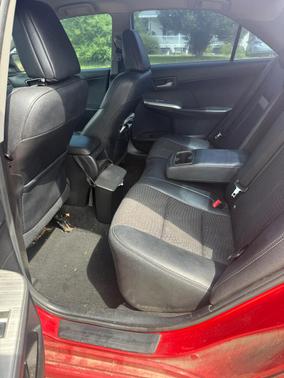 Red 2014 Toyota Camry SE